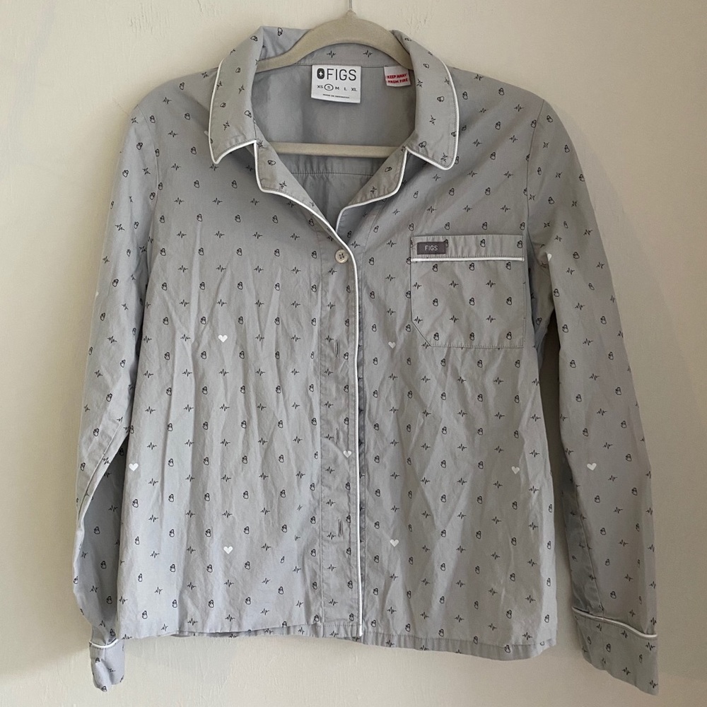 FIGS Grey Heartbeat PJ Top 🫀🩺